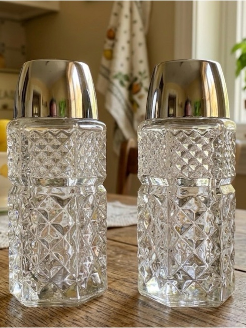 vintage Hocking glass Wexford salt&pepper shakers. Diamond panel pattern.